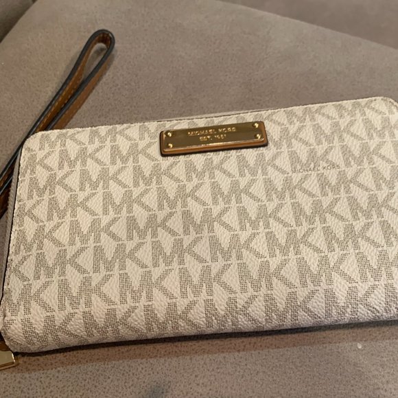 Michael Kors Large Leather Phone Wallet/Wristlet - Picture 1 of 5